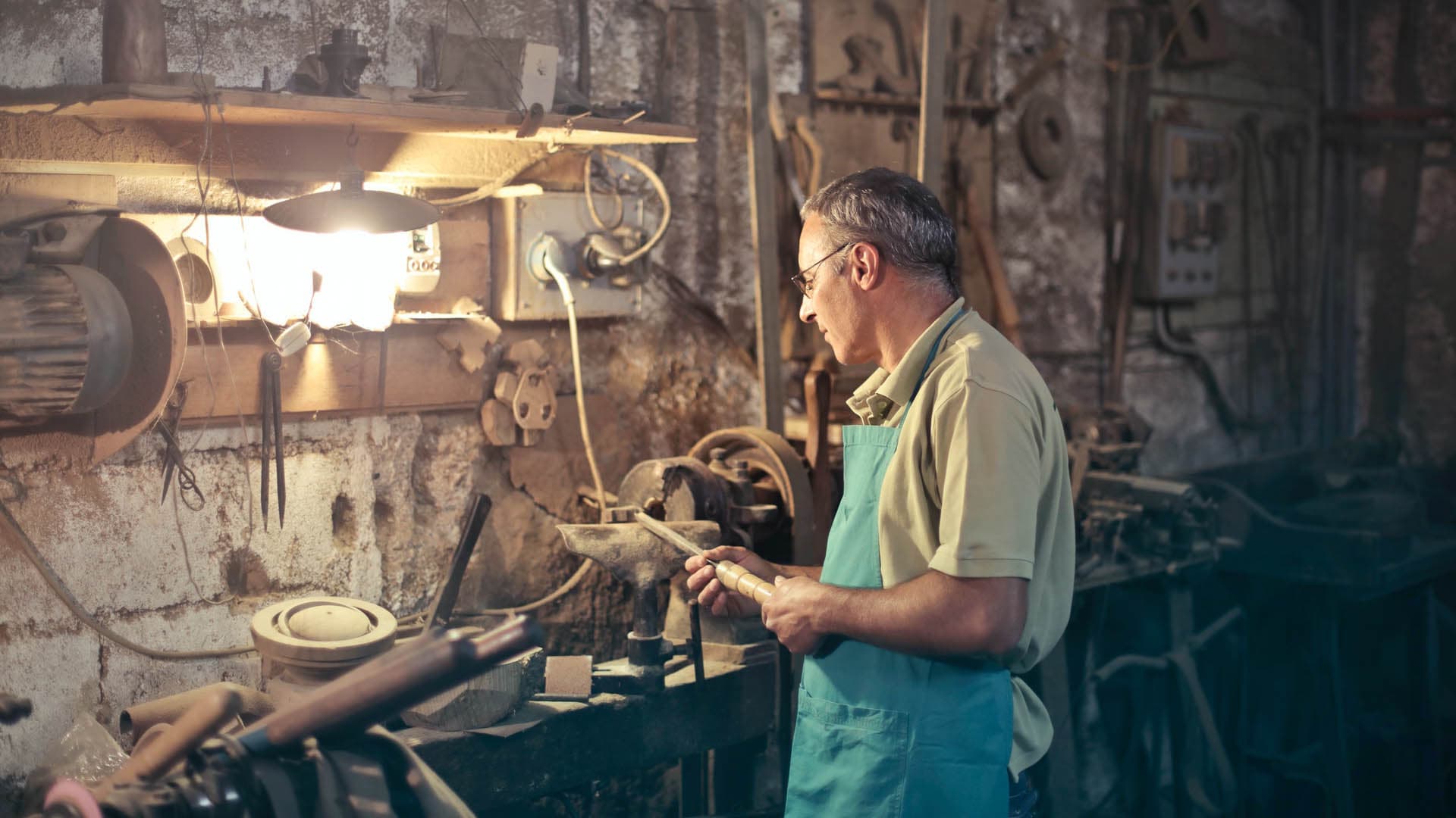 A Baskal's Garage mechanic servicing a vehicle in the Għajnsielem workshop